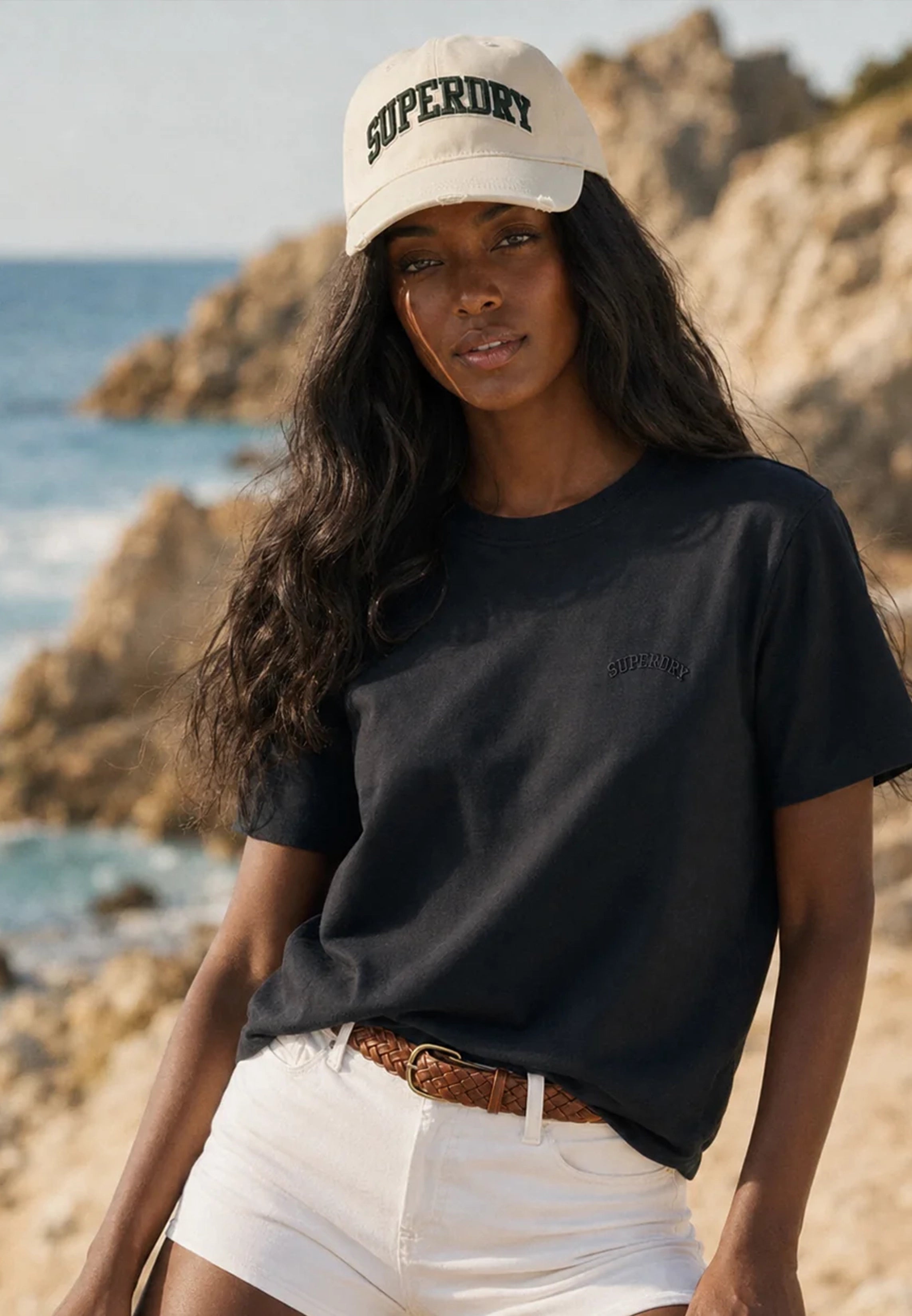 Essential Logo Emb Tee