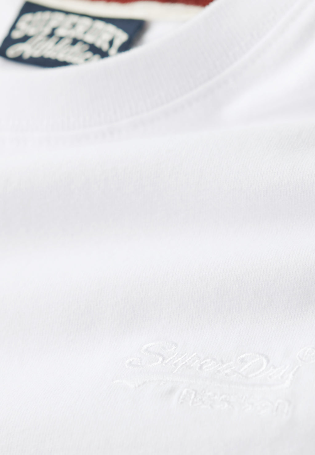 Essential Logo Emb Tee