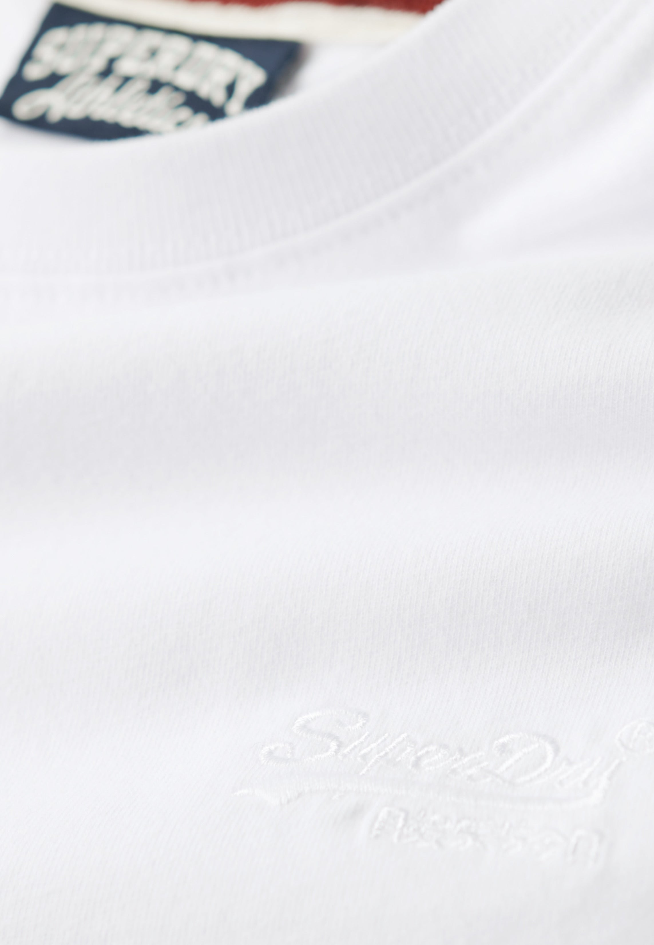Essential Logo Emb Tee