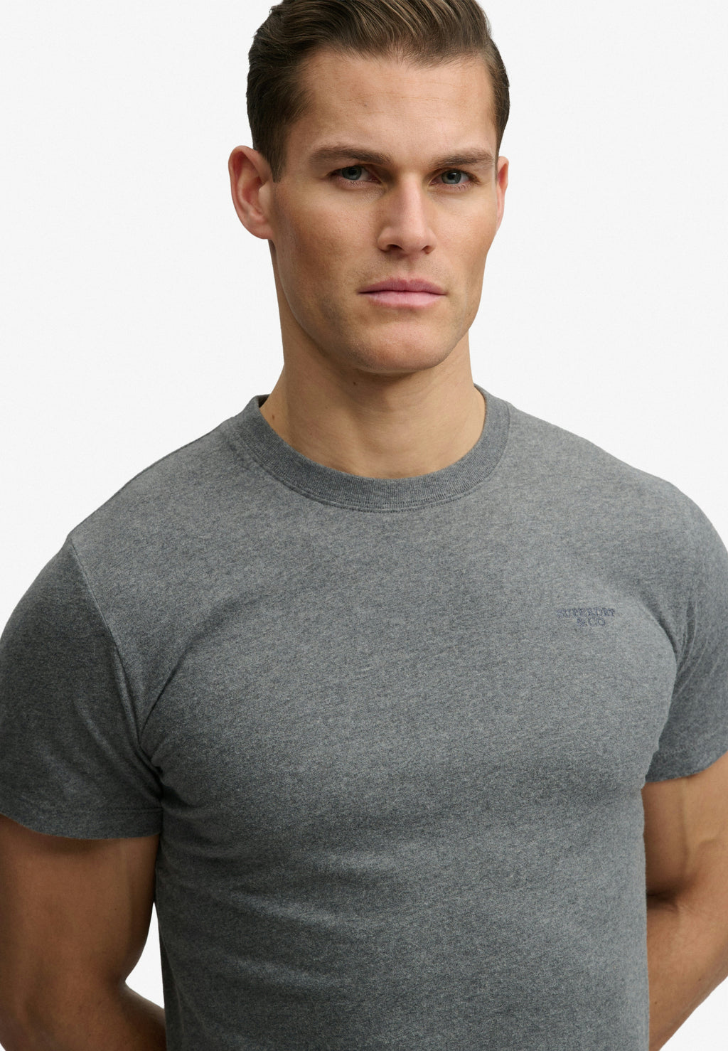 Essential Stacked Logo Emb T-shirt