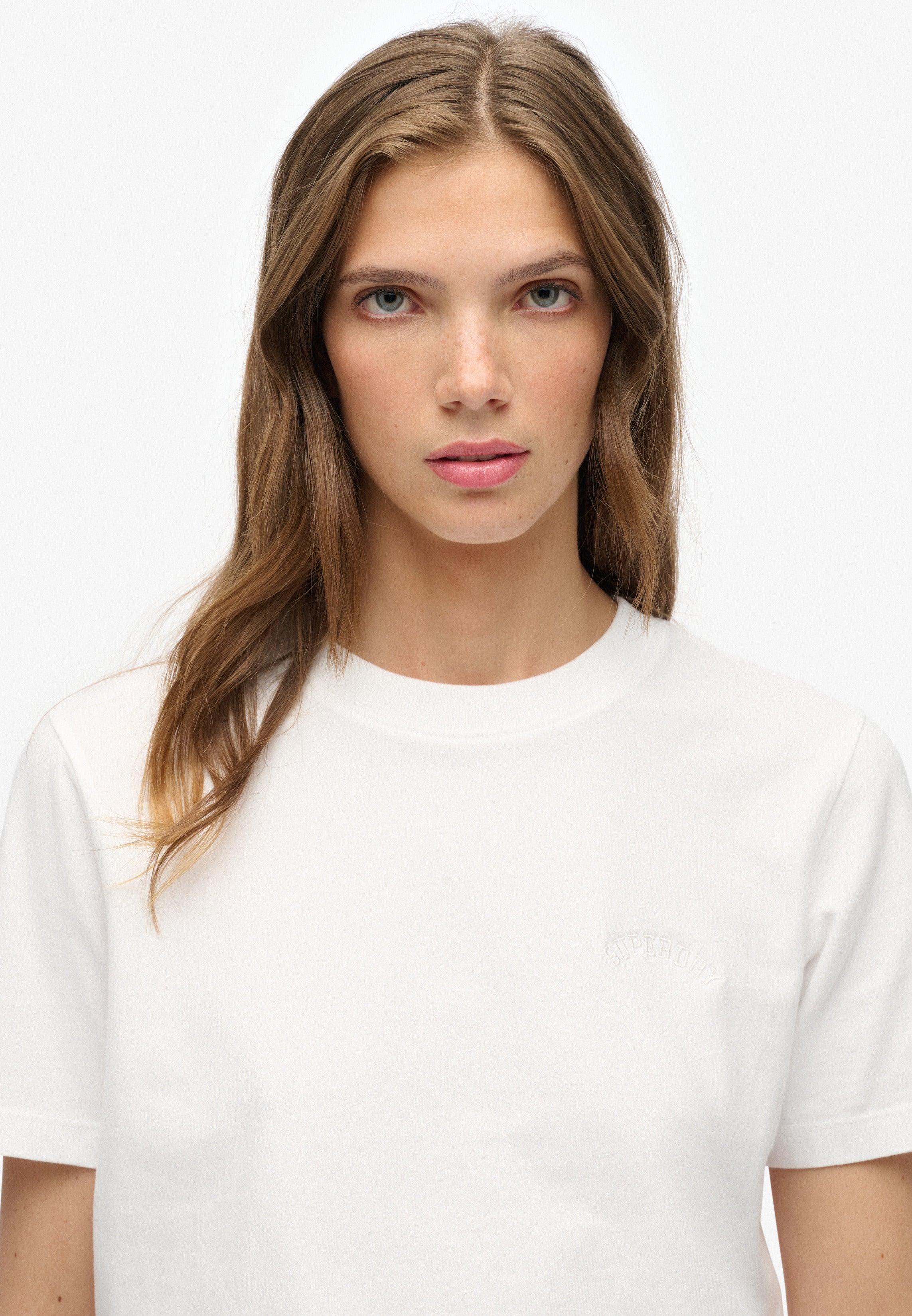 Essential Logo Emb Tee