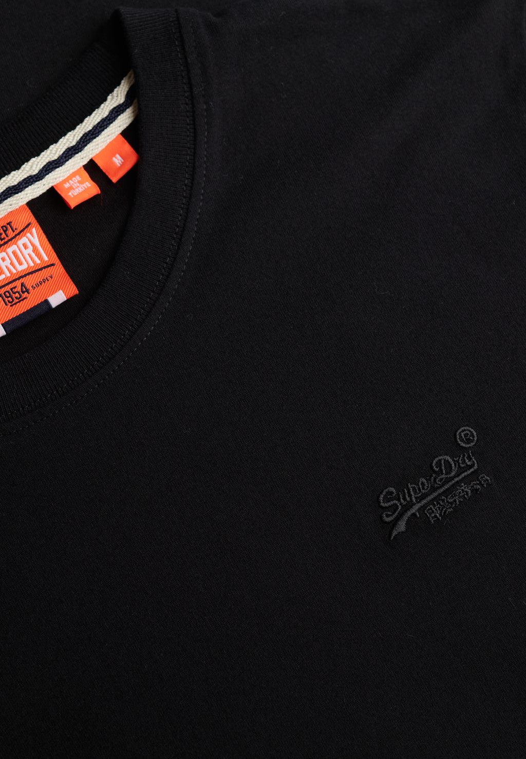 Essential Logo Emb Tee