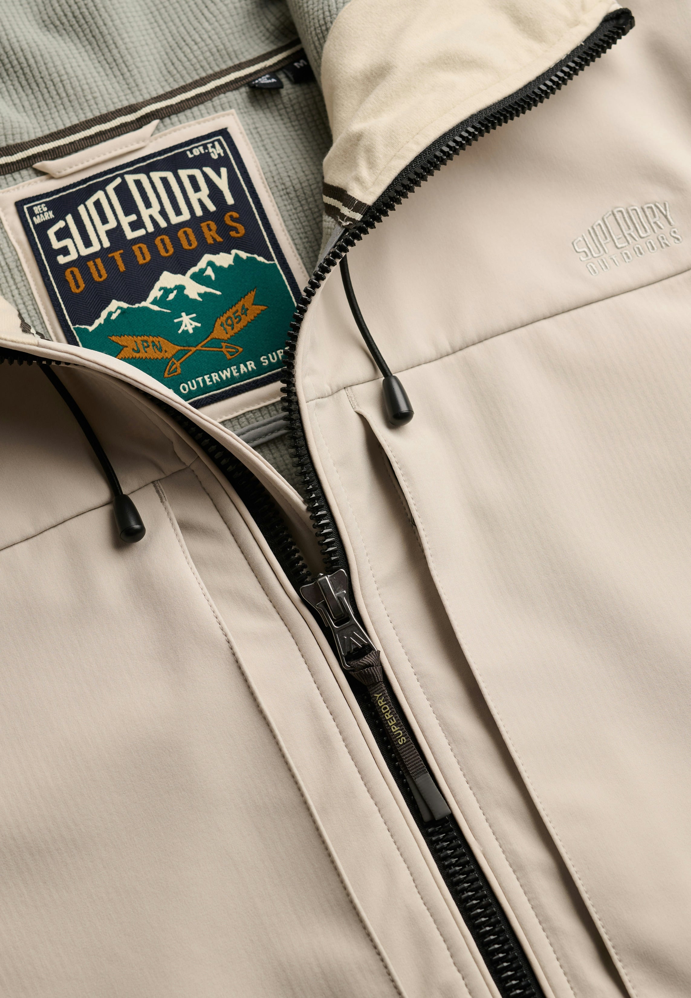 Hooded Softshell Trekker Jkt
