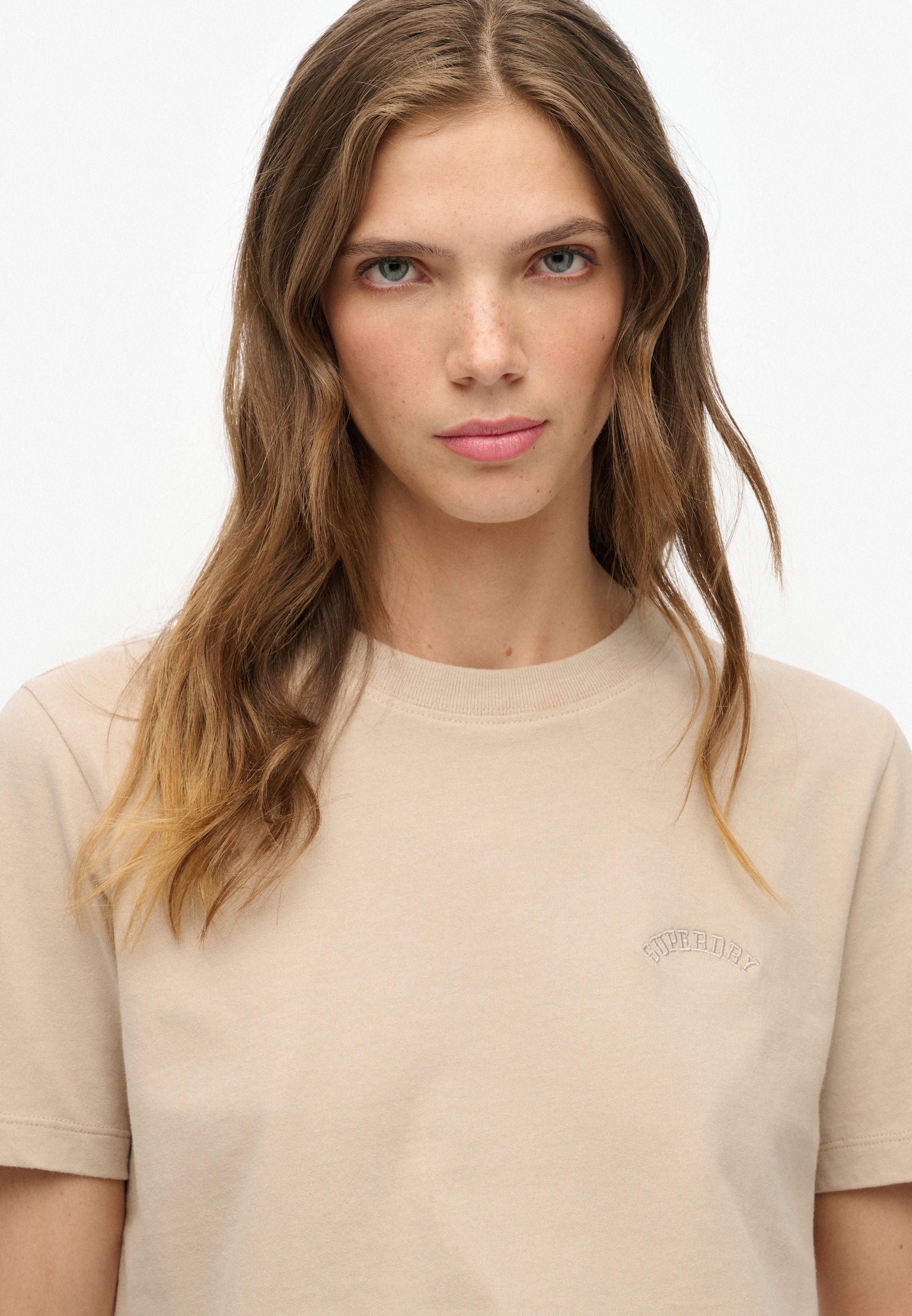 Essential Logo Emb Tee