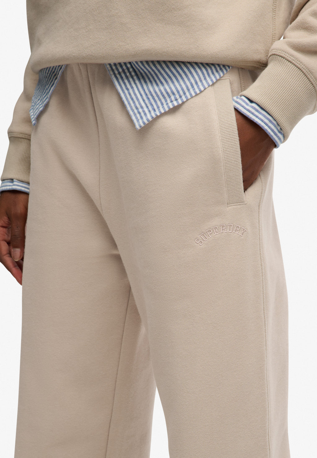 Essential Logo Jogger Hb