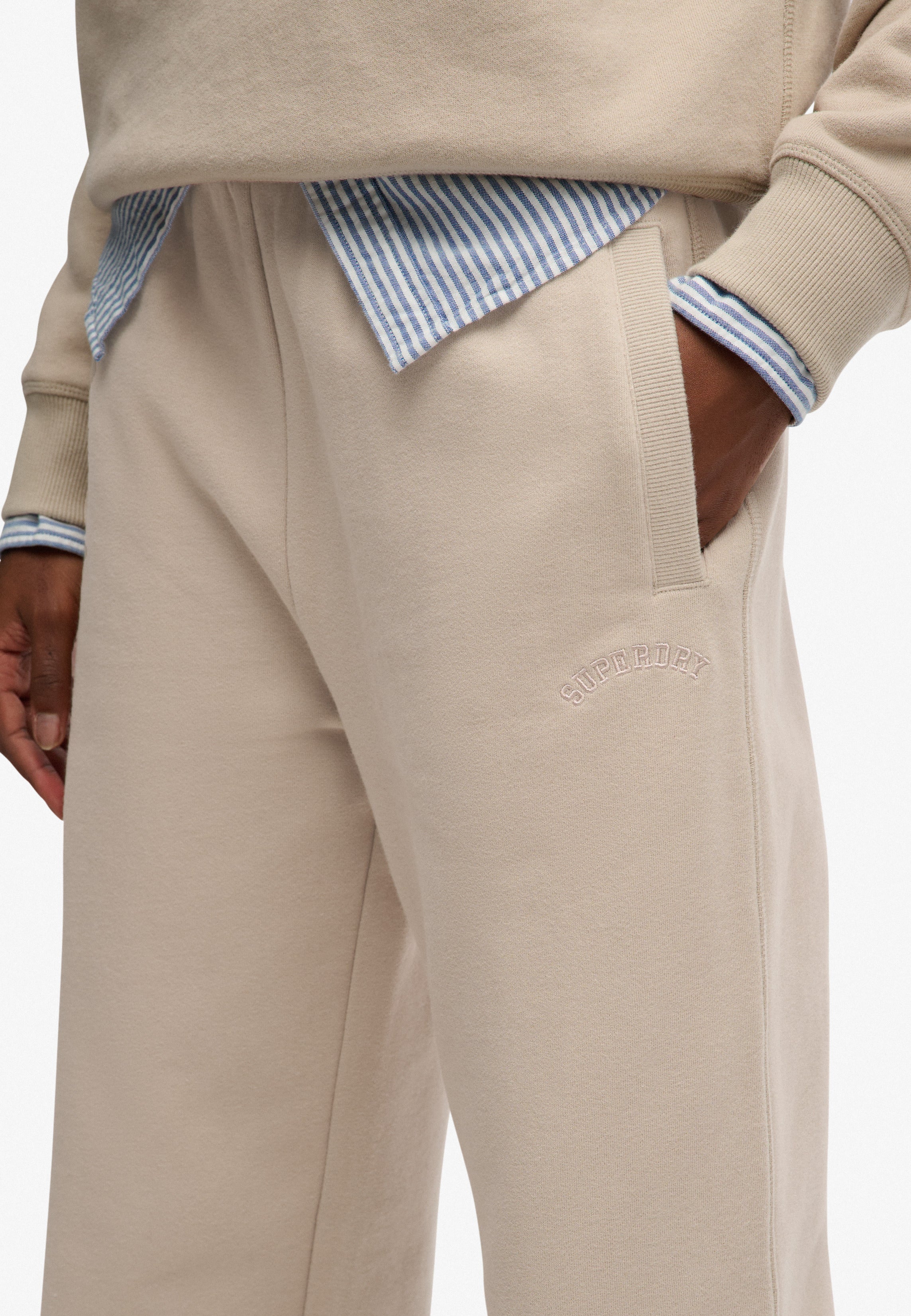 Essential Logo Jogger Hb