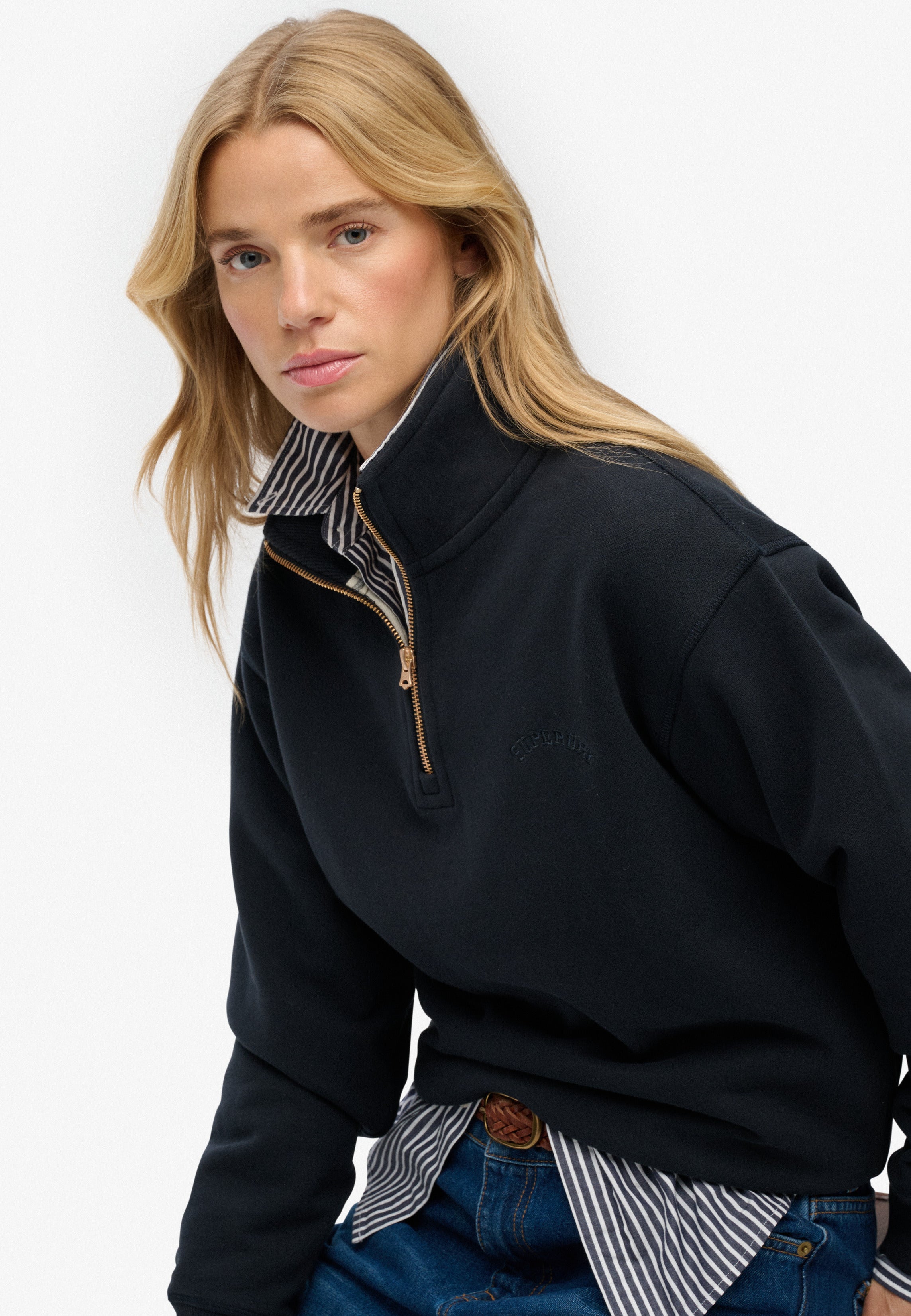 Essential Logo Emb Half Zip