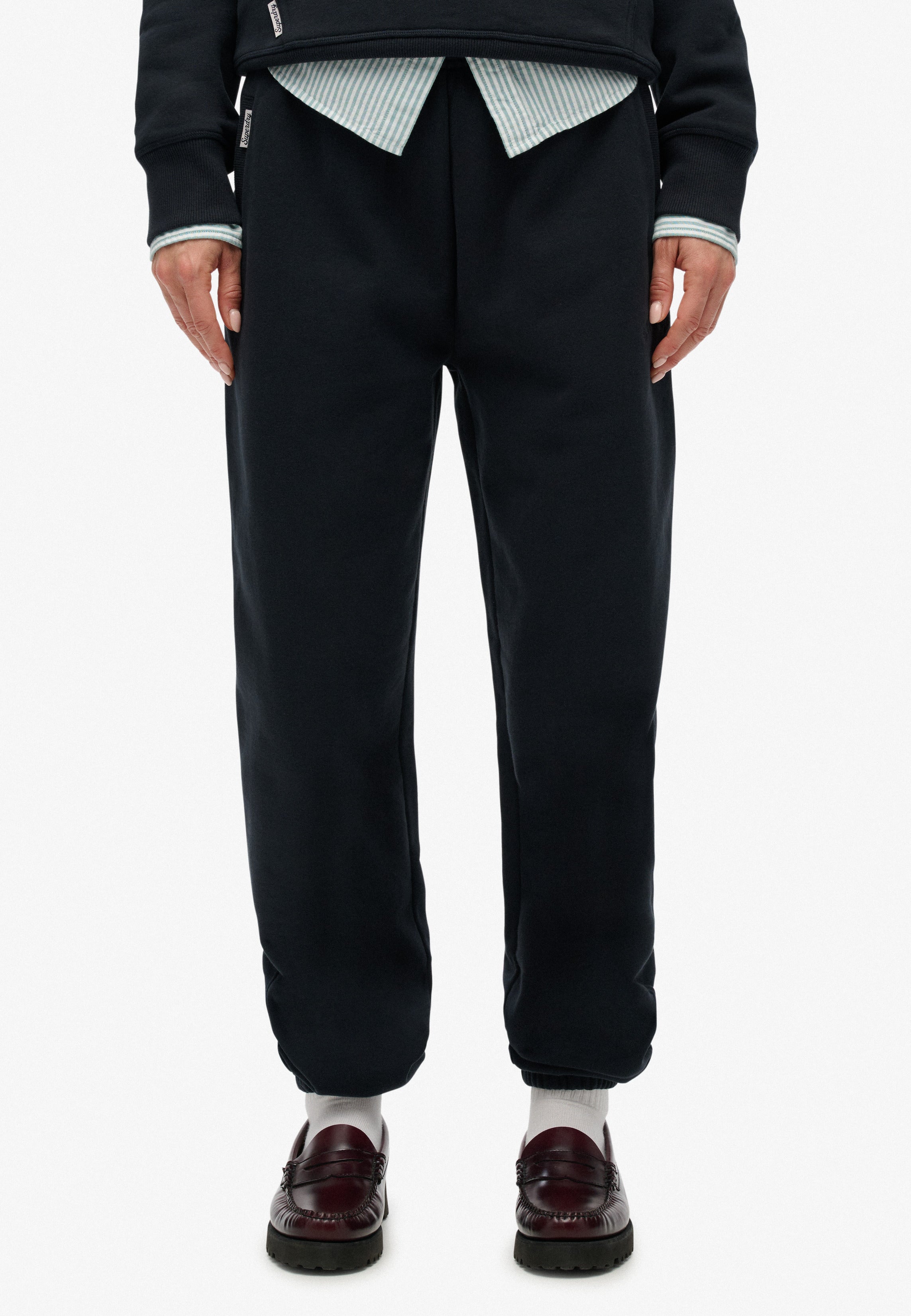 Essential Logo Jogger Hb