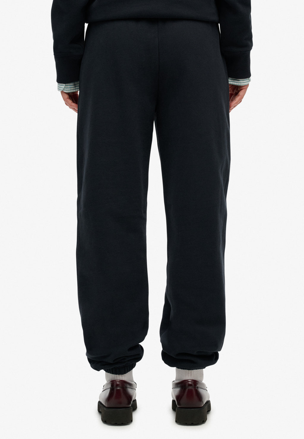 Essential Logo Jogger Hb