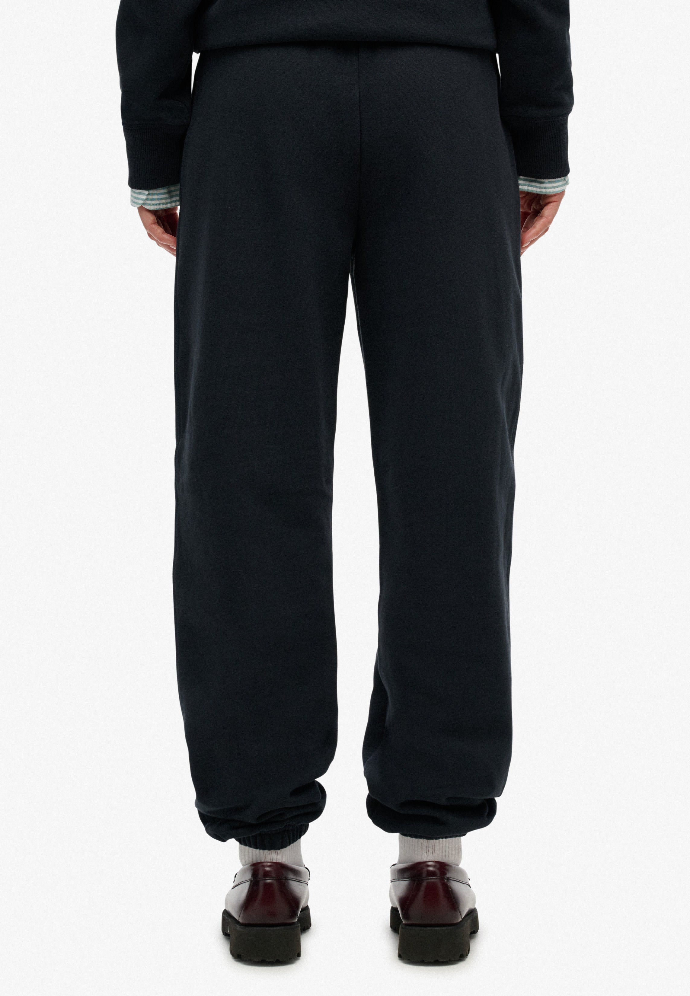 Essential Logo Jogger Hb
