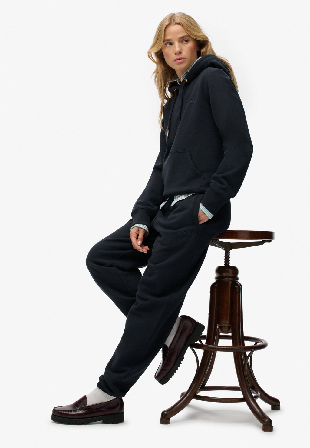 Essential Logo Jogger Hb