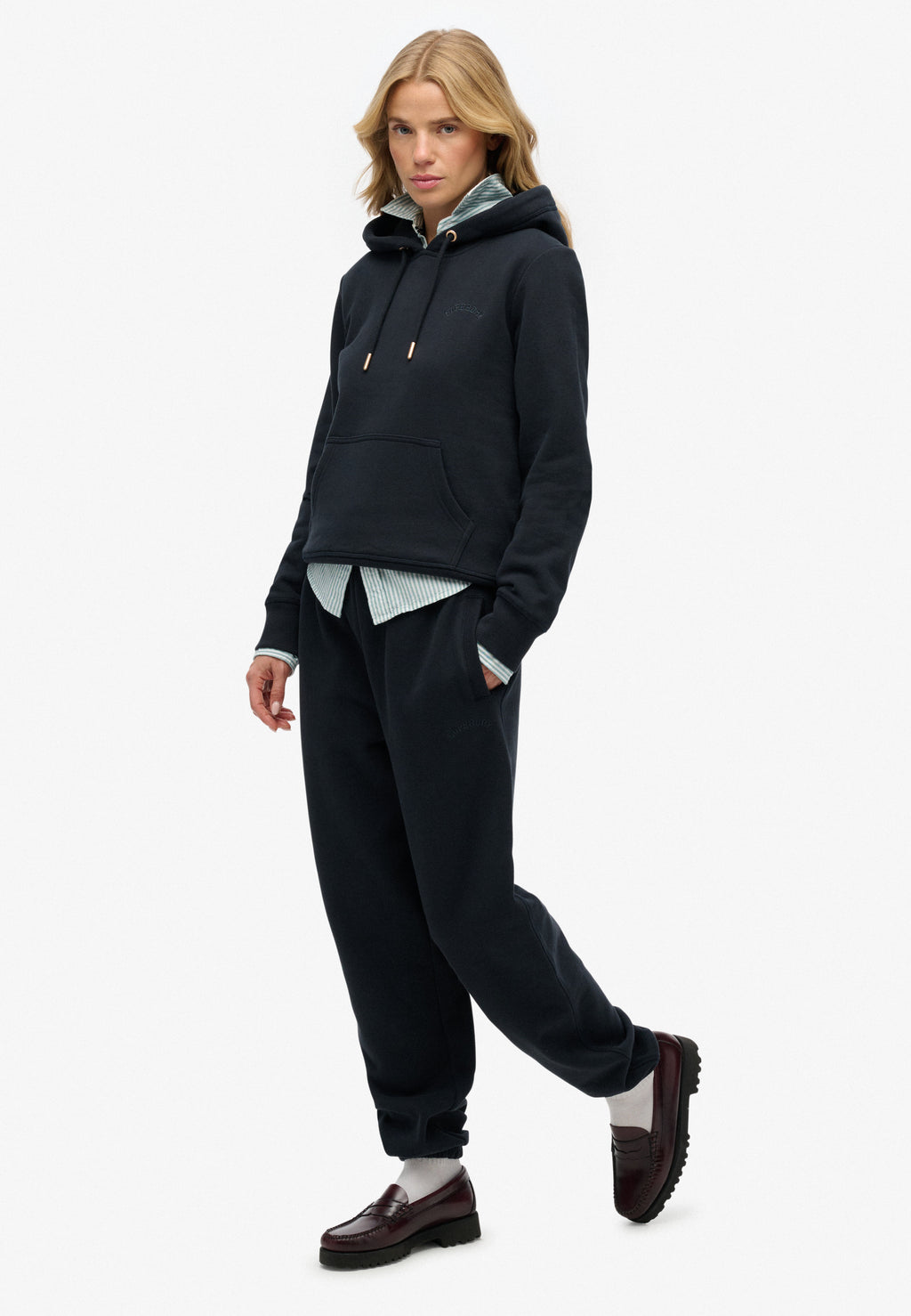 Essential Logo Jogger Hb