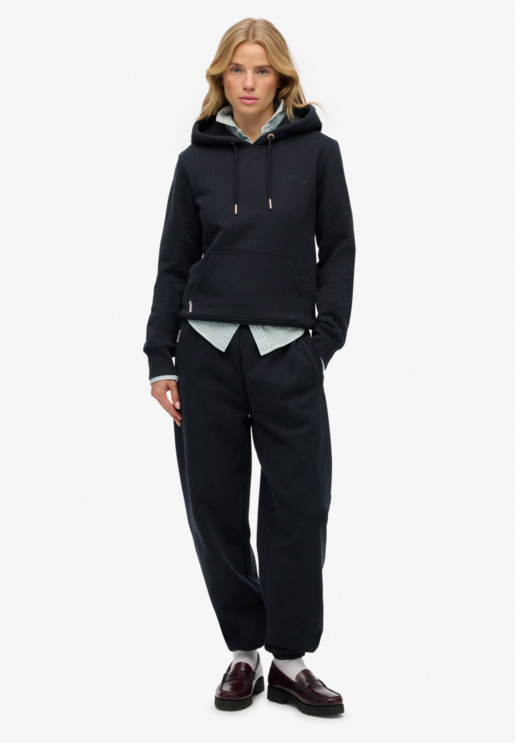 Essential Logo Jogger Hb