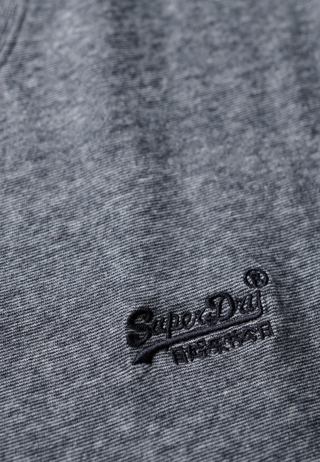 Essential Logo Emb Tee