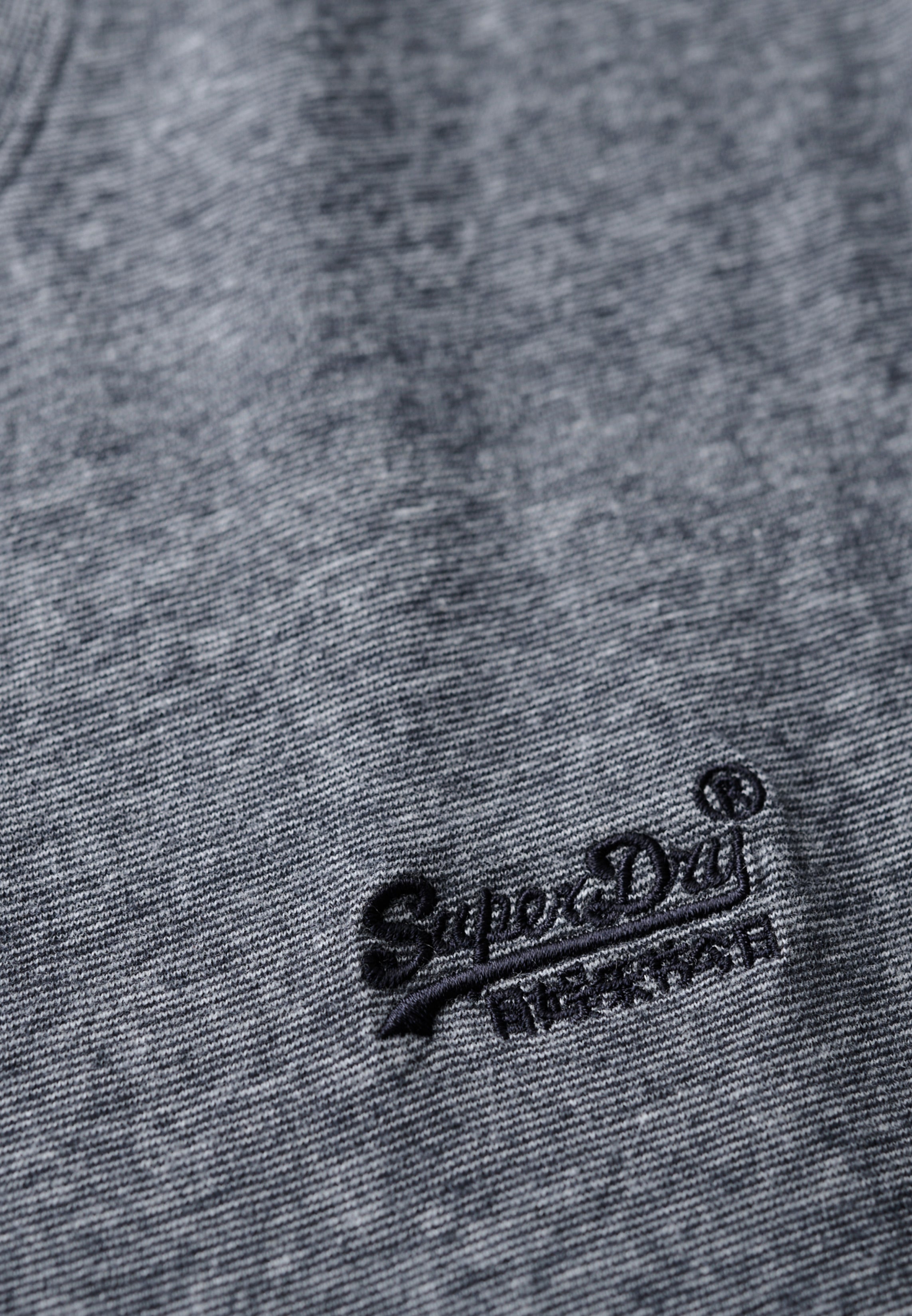 Essential Logo Emb Tee