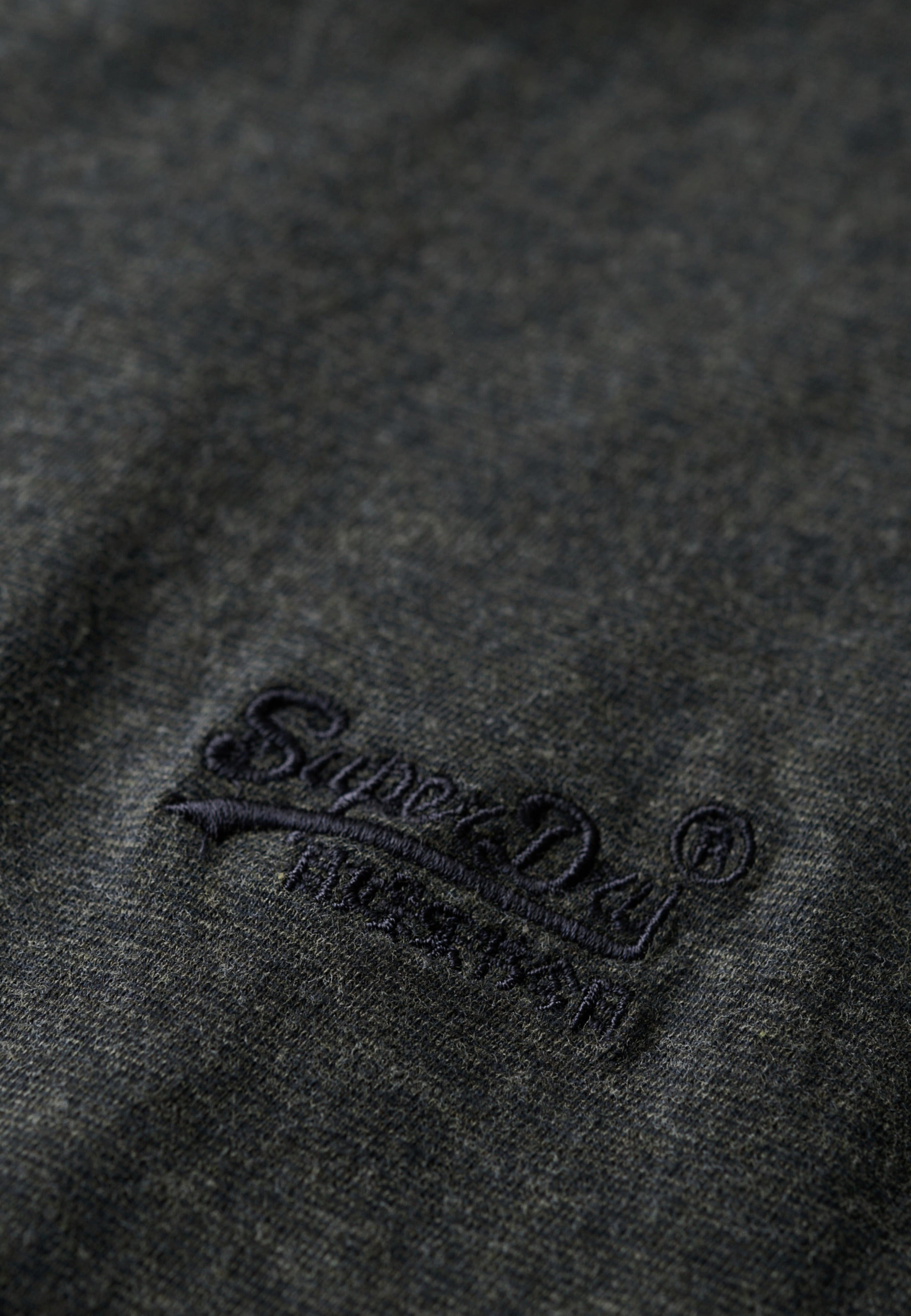 Essential Logo Emb Tee