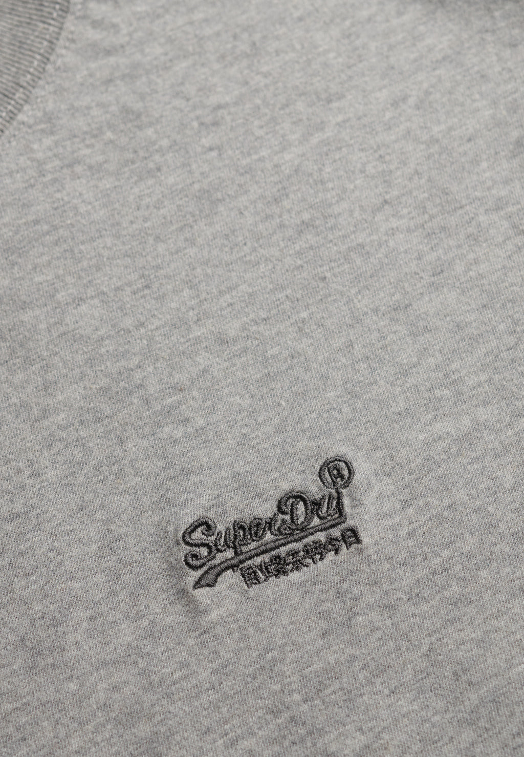 Essential Logo Emb Tee