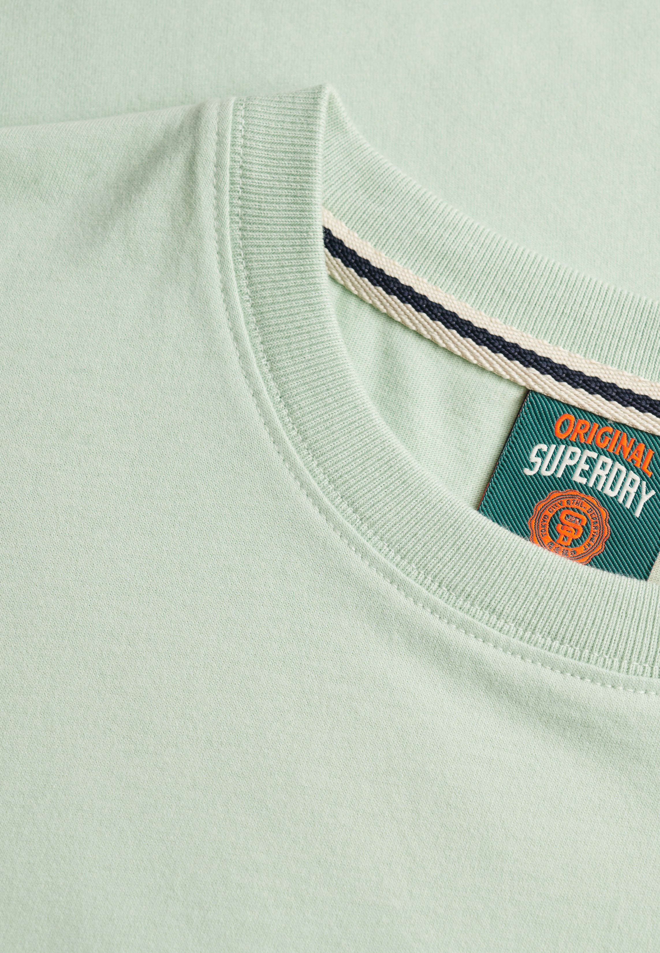 Essential Logo Emb Tee