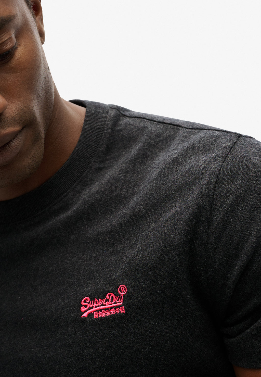Essential Logo Emb Tee
