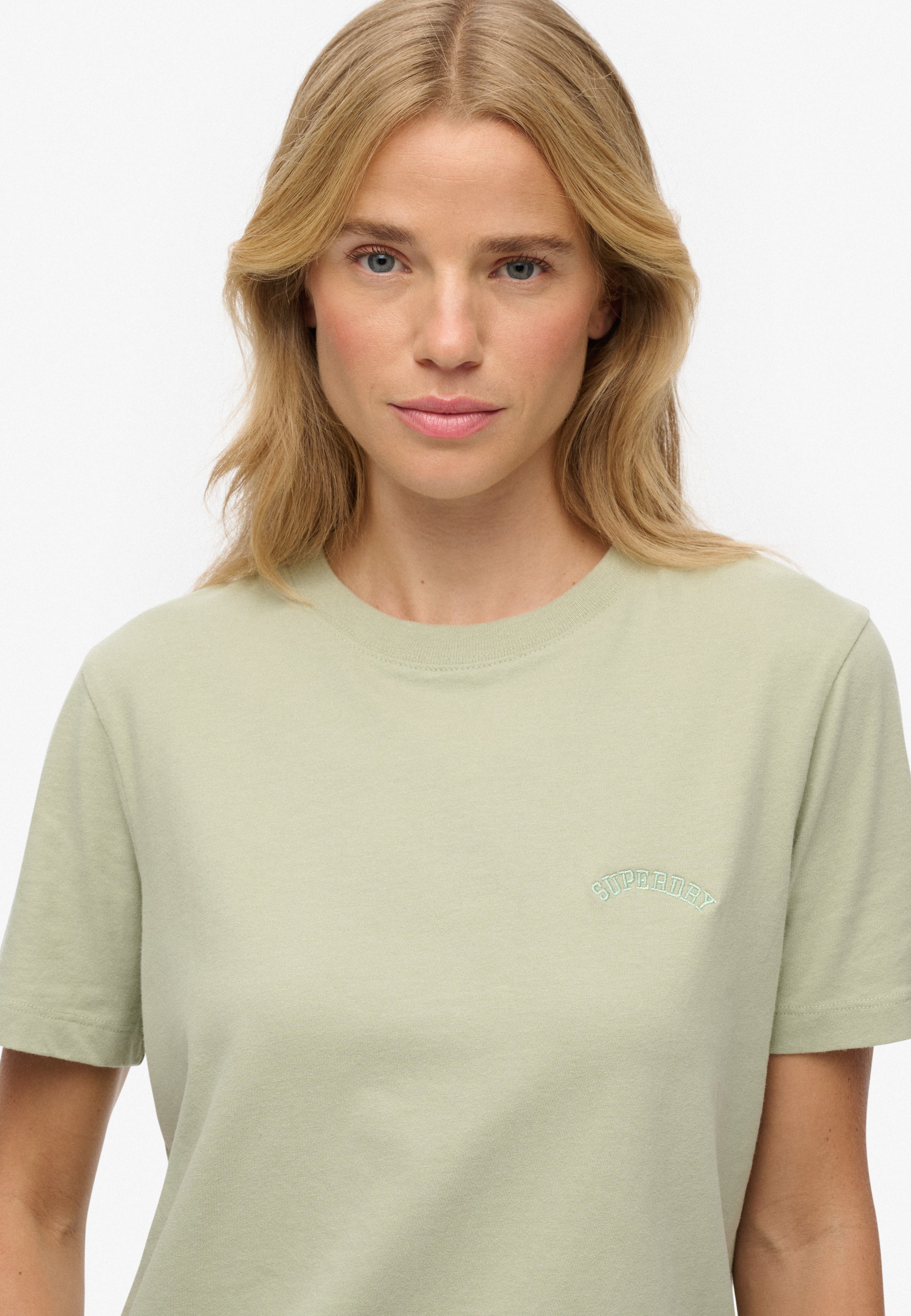 Essential Logo Emb Tee