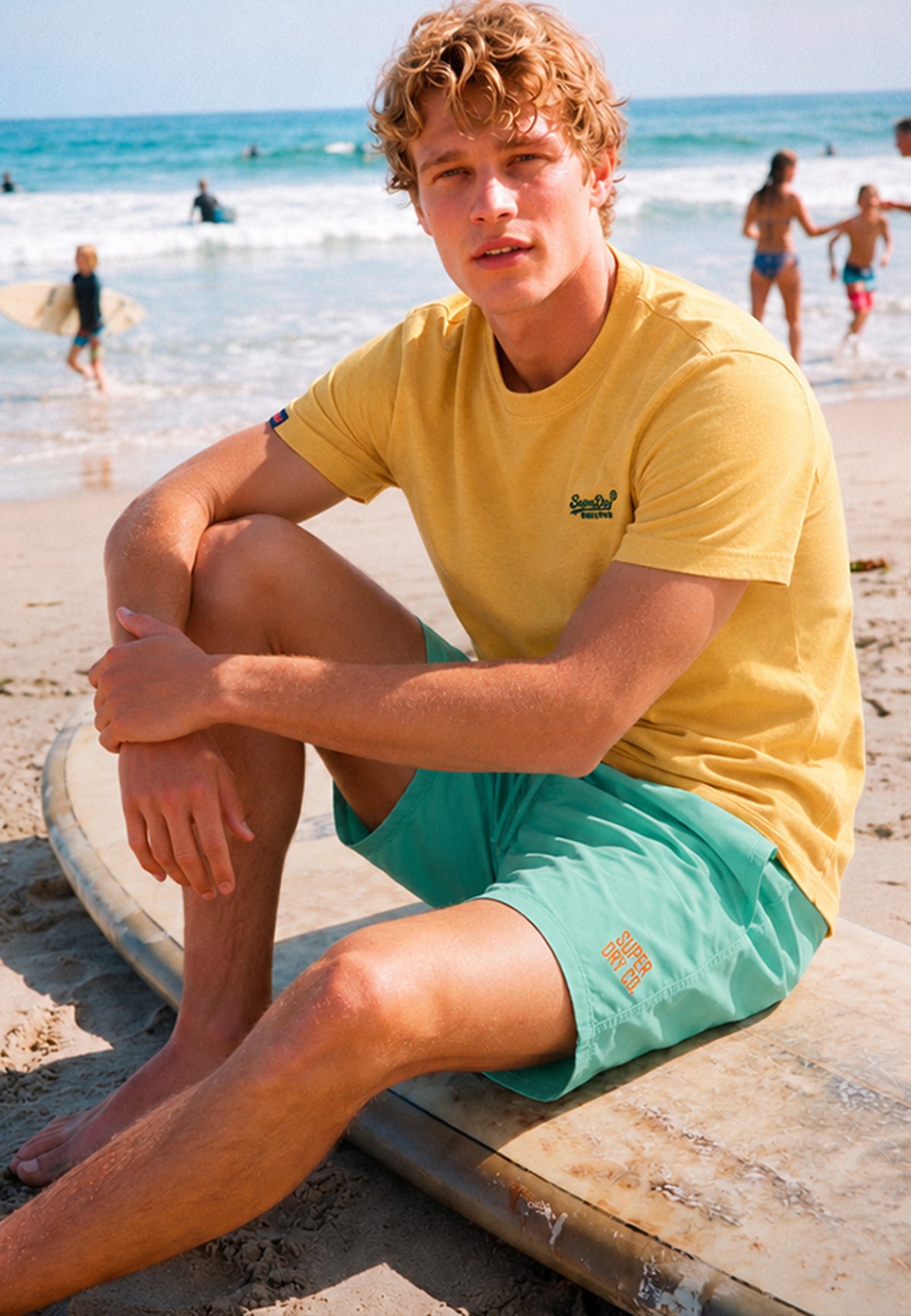 Essential Logo Emb Tee – Ochre Yellow Marl/Green